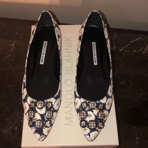 Manolo Blahnik Hangisi Floral Flats🌸